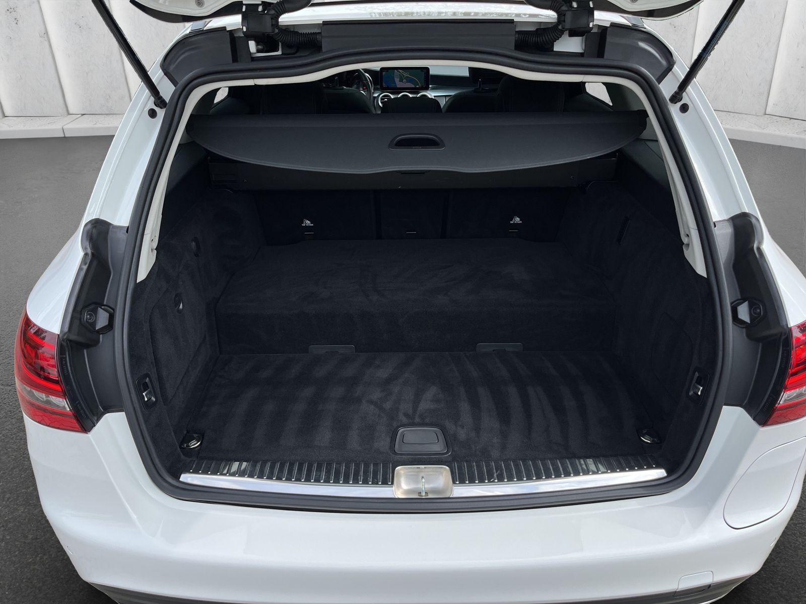 Fahrzeugabbildung Mercedes-Benz C 300 e T*AMG-Line*Pano*360°-Kam*Navi*SHZ*