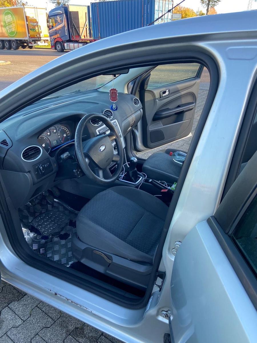 Ford Focus 2005 — photo 7