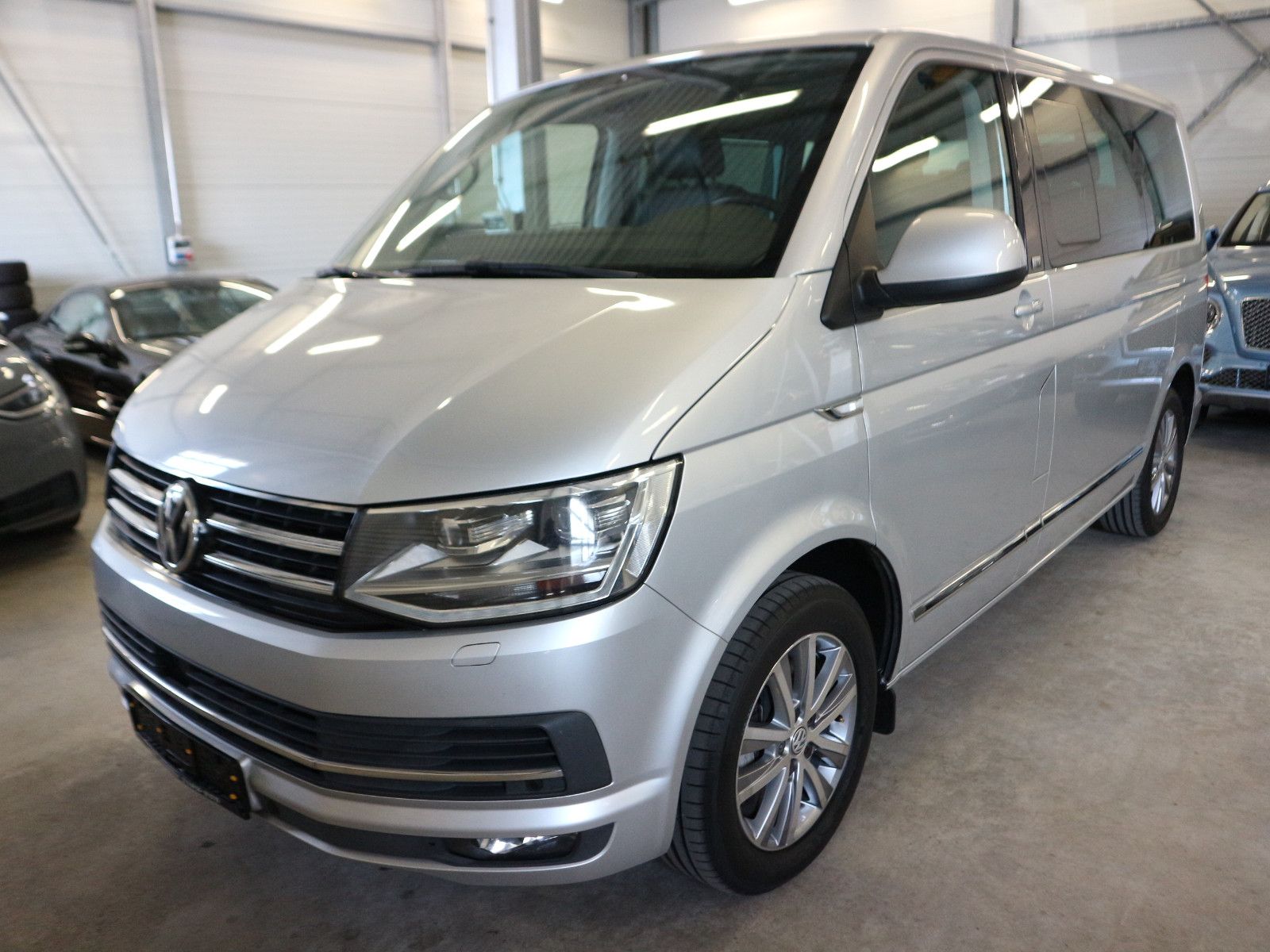 Volkswagen T6 Multivan Generation Six TDI ACC AHK DCC