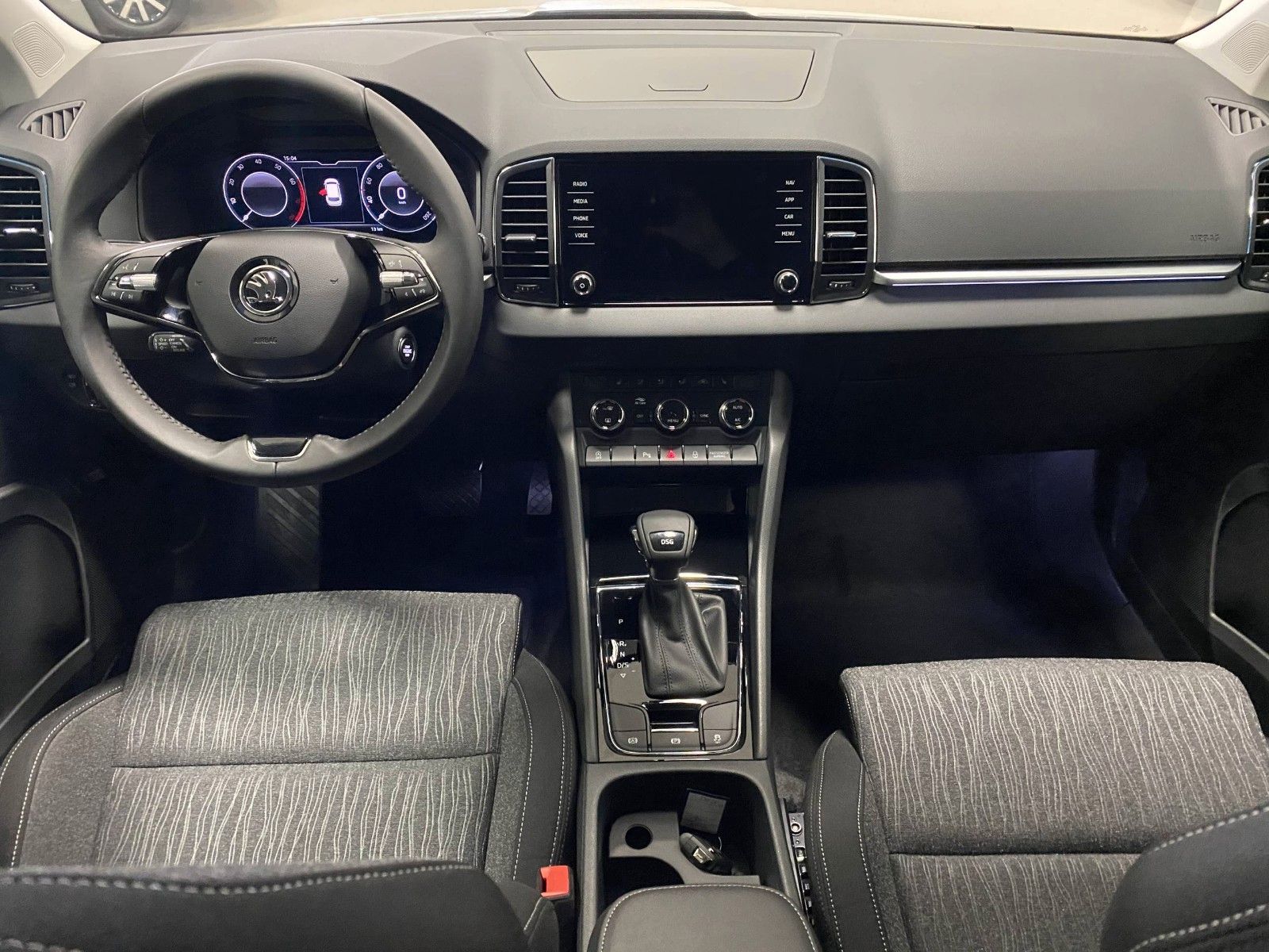 Fahrzeugabbildung SKODA Karoq 1.5 TSI DSG STYLE+LED+NAVIGATION+ACC+17"++