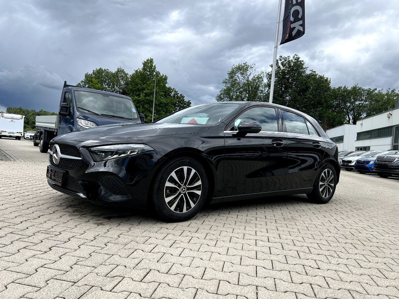 Mercedes-Benz A 180 DCT LED Navi Leder Rückfahrkamera DAB