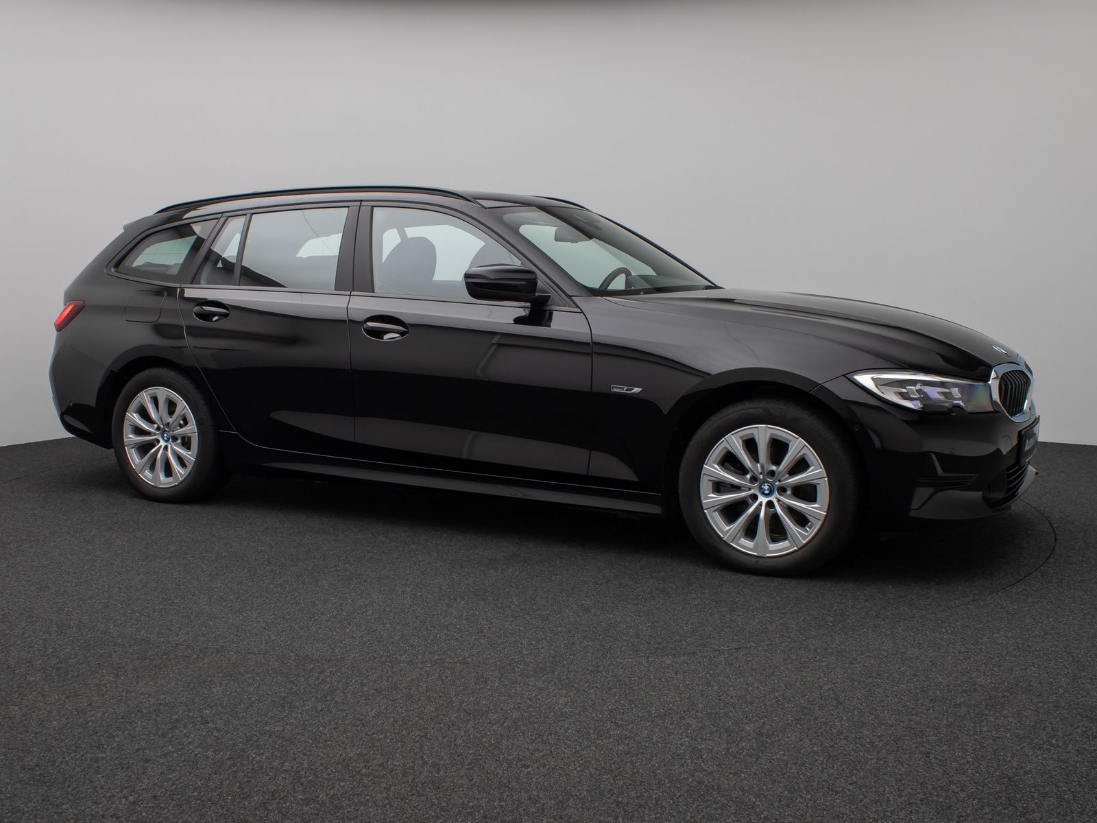 Fahrzeugabbildung BMW 320e xD Panorama Kamera DAB HiFi Alarm Sport LED