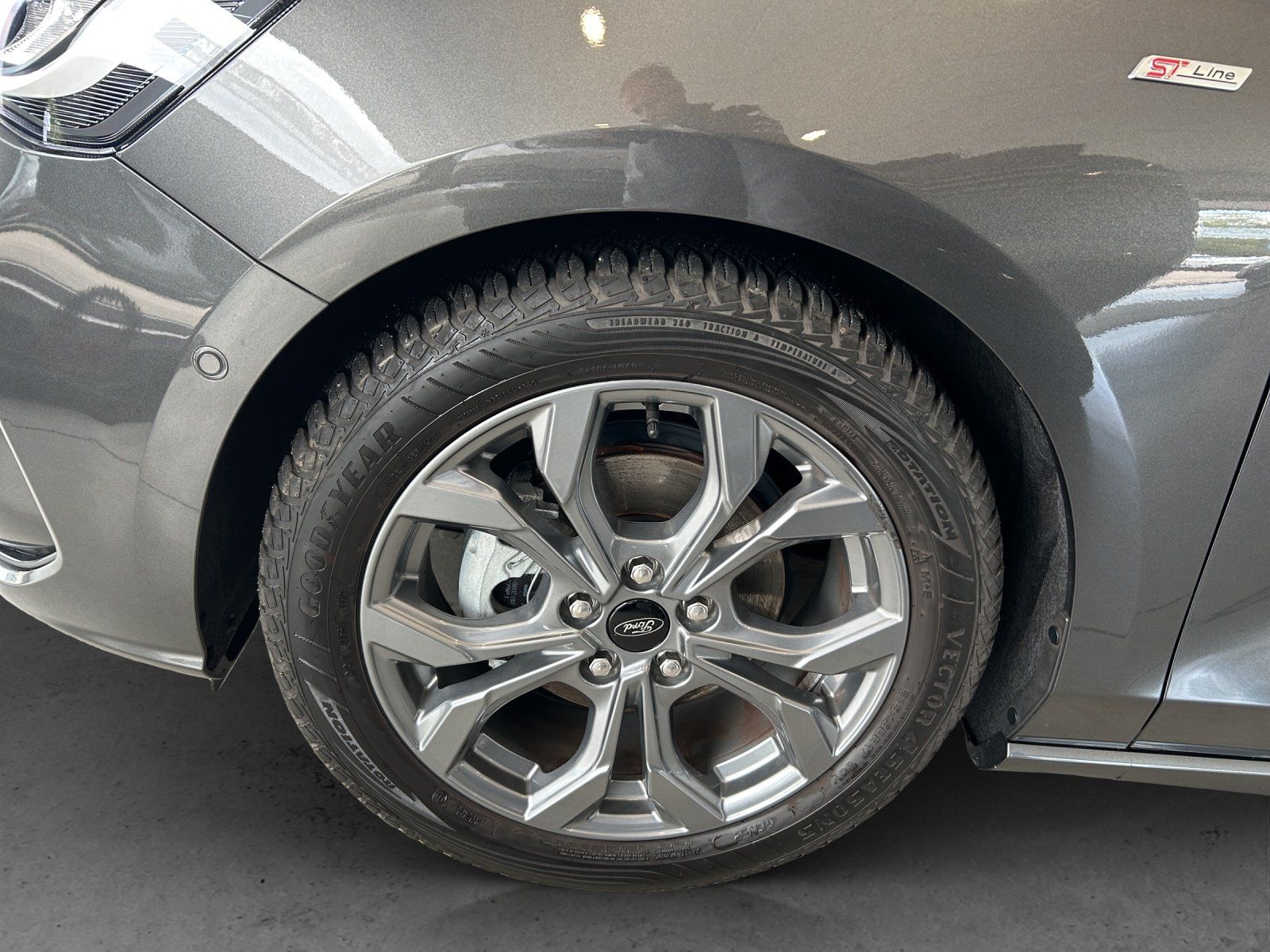 Fahrzeugabbildung Ford Focus 1.0 ST-Line X Aut./LED/ACC/KAMERA/AHK/NAVI