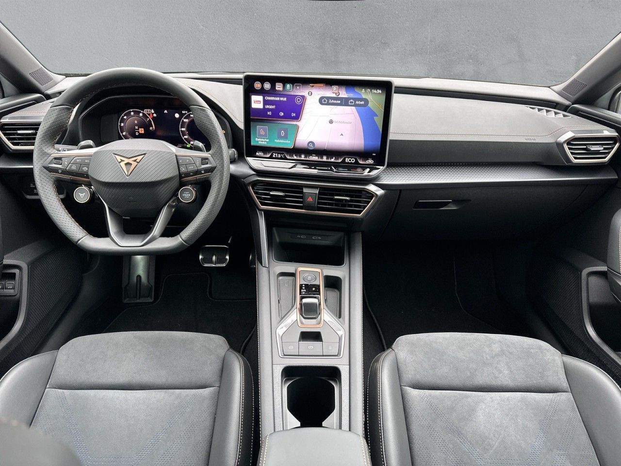 Fahrzeugabbildung CUPRA Leon ST VZ Black Edition 1.5 e-HYBRID 272 PS DSG - mit KI generiert/bearbeitet