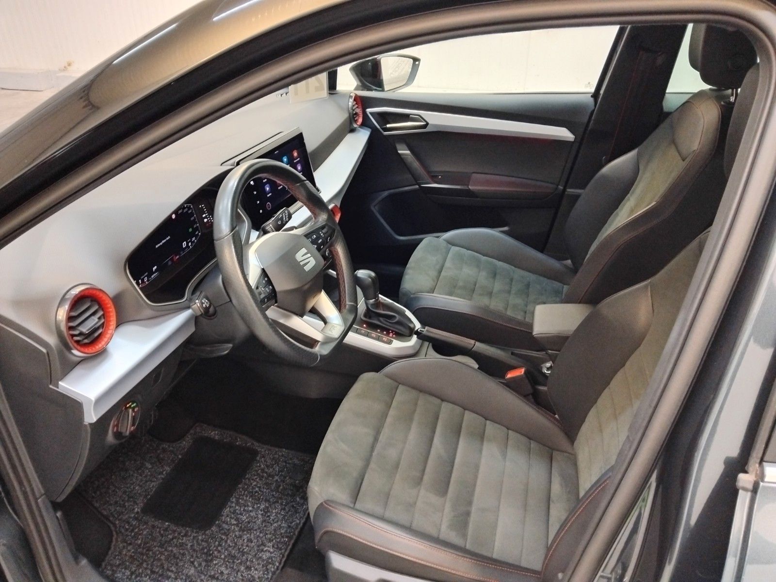 Seat Arona (06/2026, Benzin)