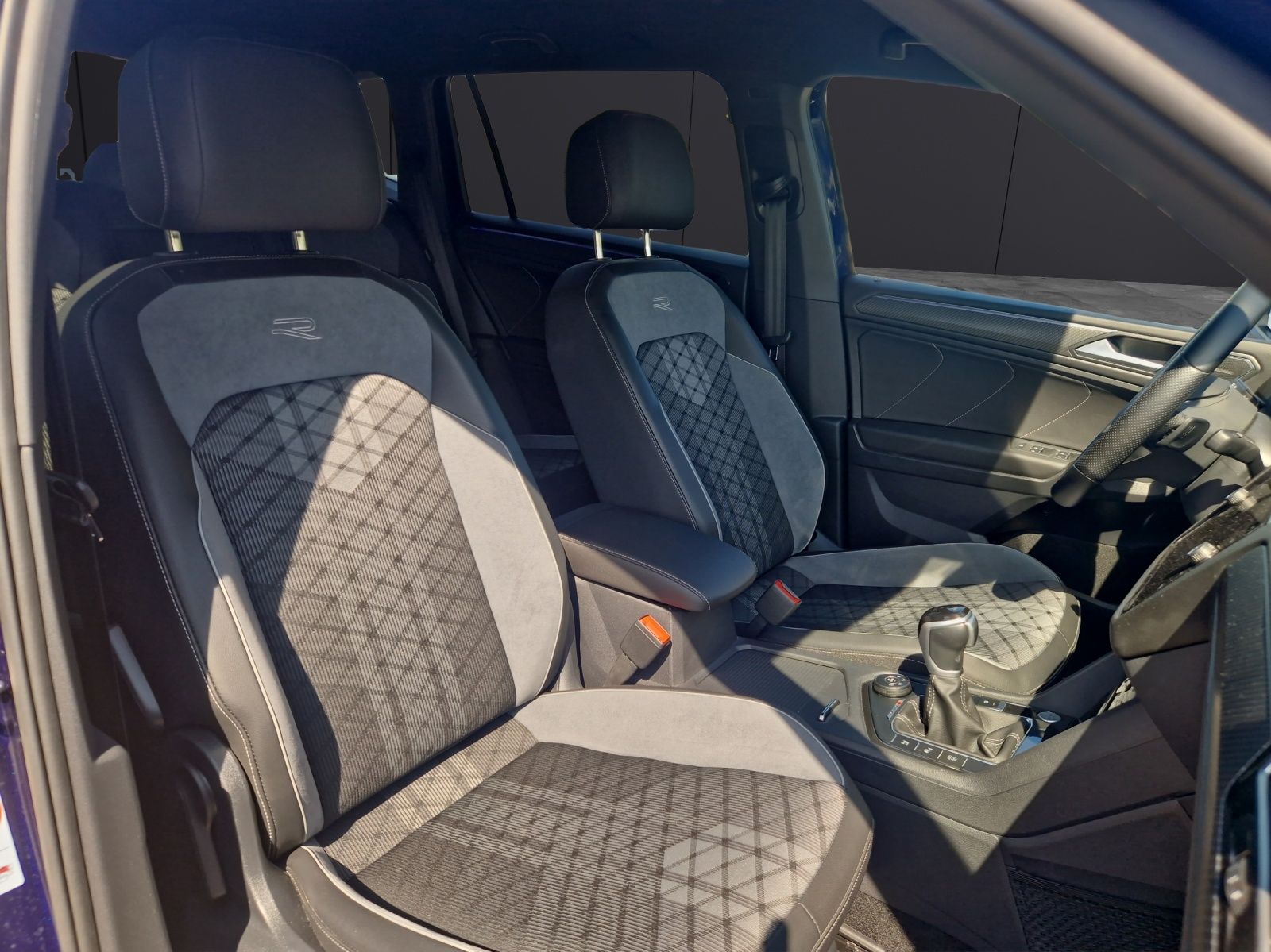 Fahrzeugabbildung Volkswagen Tiguan Allspace 2.0 TDI R-Line 4M DSG Matrix 20"