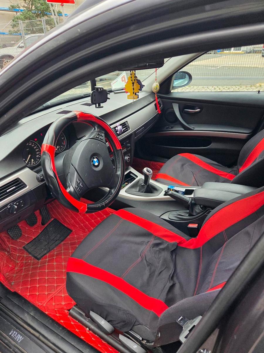 BMW 318 2006 — interior