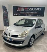Renault RENAULT CLIO OK NEOPATENTATI - Renault Clio aus 2006 mit Diesel-Antrieb