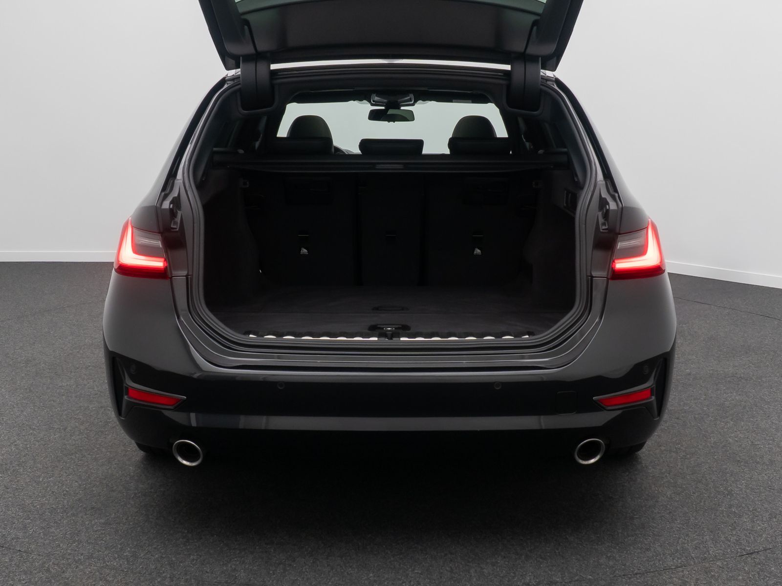 Fahrzeugabbildung BMW 320d ACC Alarm HUD DAB H/K Panoram Sportsitz 19"