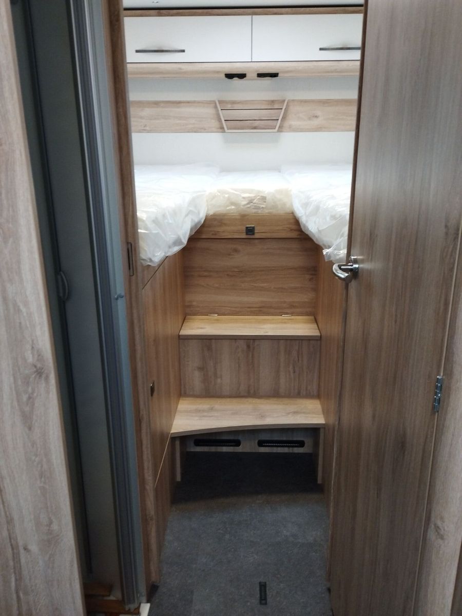 Fahrzeugabbildung Eura Mobil Integra Line IL 720 EF SAT, SOLAR, LUFTFEDERUNG