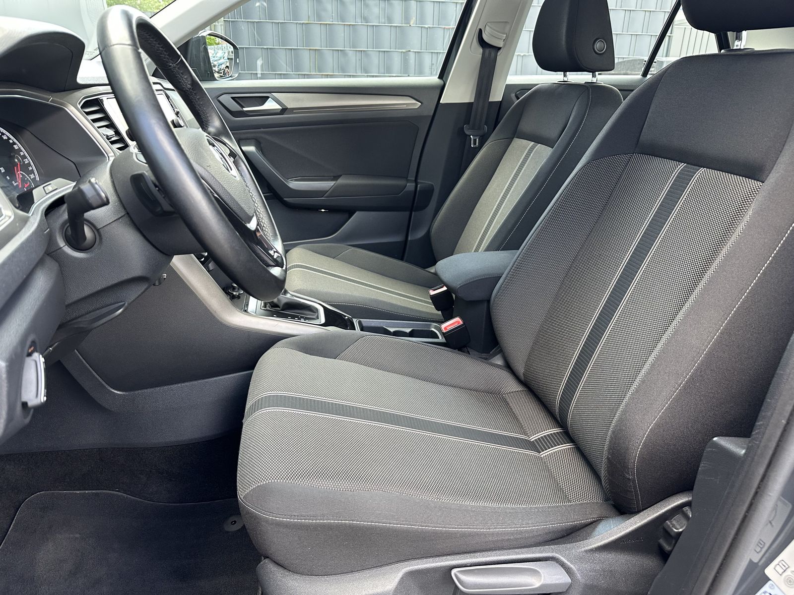 Fahrzeugabbildung Volkswagen T-Roc 2.0 TDI DSG Style NAV+ACC+AHK+TOTW+PARKASS