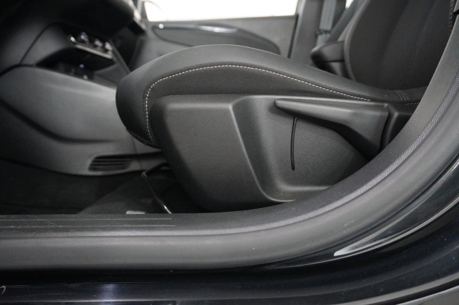 Fahrzeugabbildung Opel Corsa-e F ELEGANCE 3-PHASIG NAVI/LED/KAMERA/DAB+