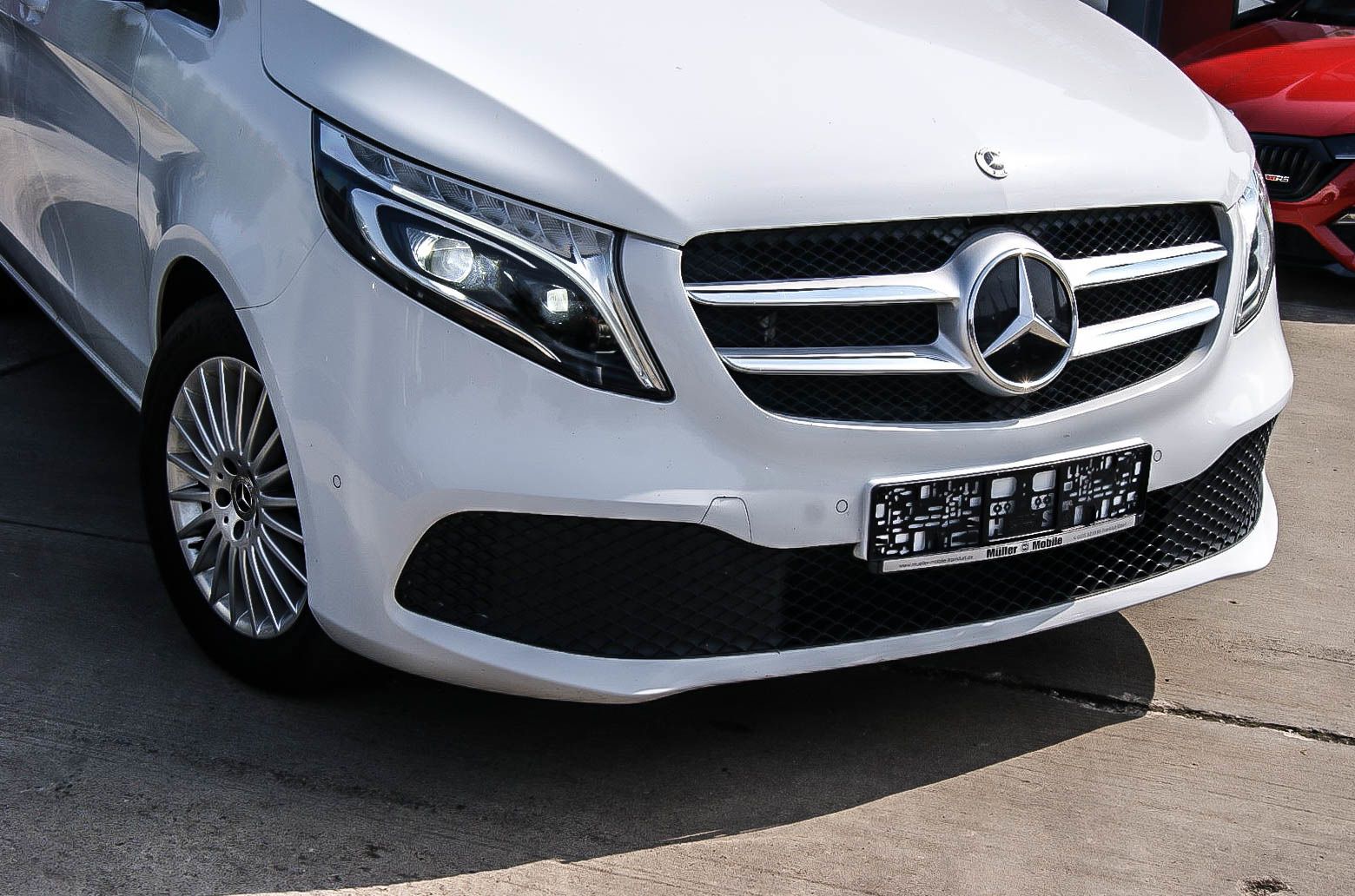 Fahrzeugabbildung Mercedes-Benz V 250 d EDITION lang MBUX 7-SITZE IQ-LED KAMERA