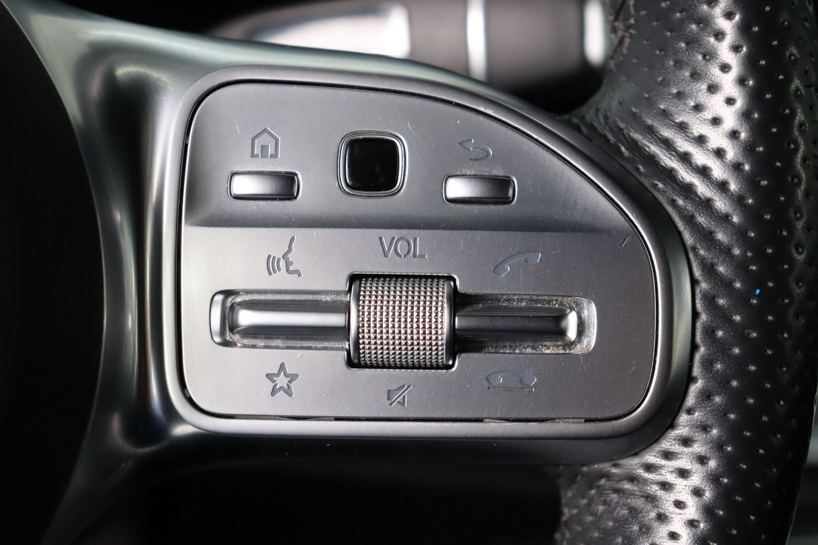 Fahrzeugabbildung Mercedes-Benz E 400 d 4Matic AMG-Paket * Multibeam * 360°