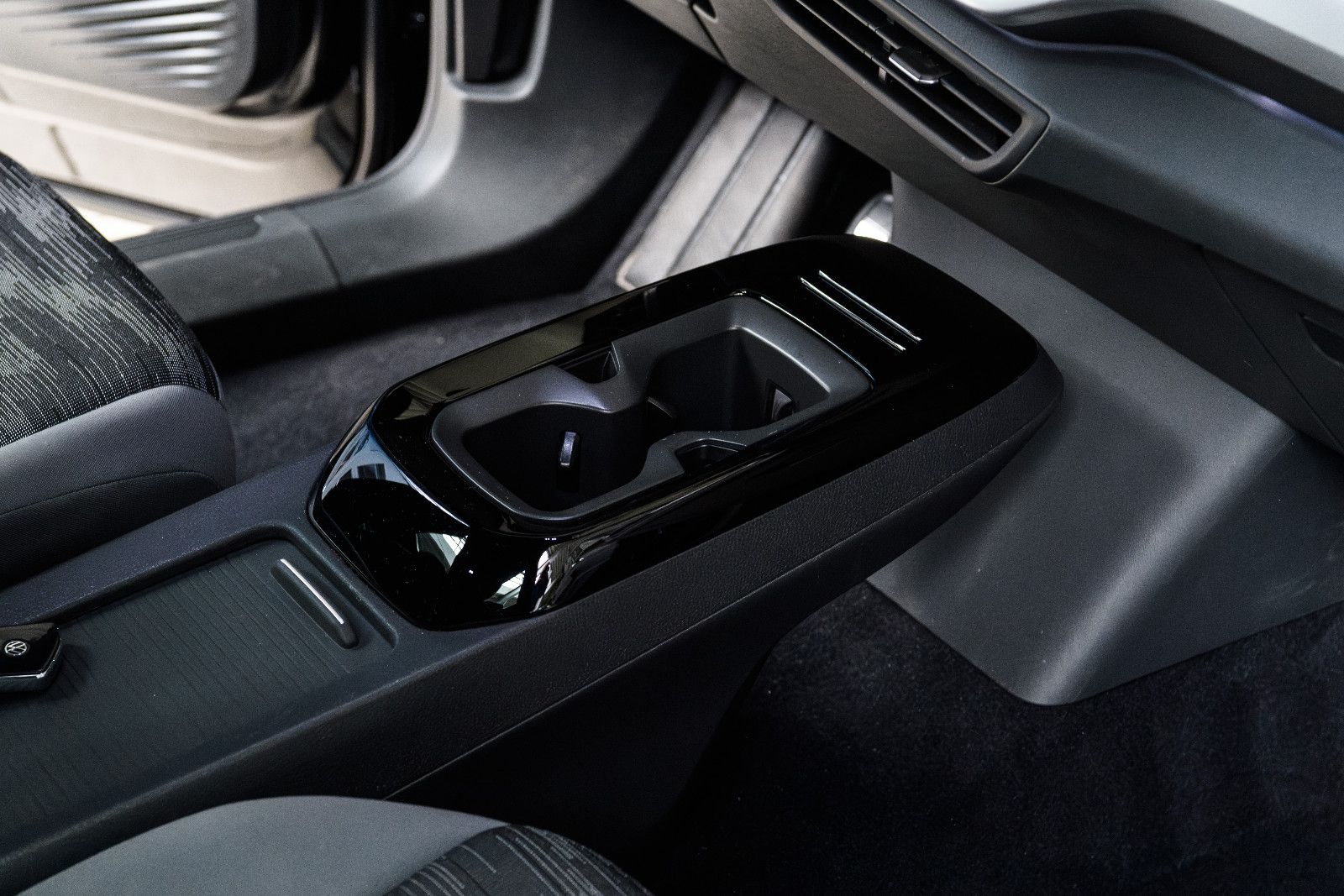 Fahrzeugabbildung Volkswagen ID.4 Pure Performance LED+360°KAM+KEYLESS+E-HECK