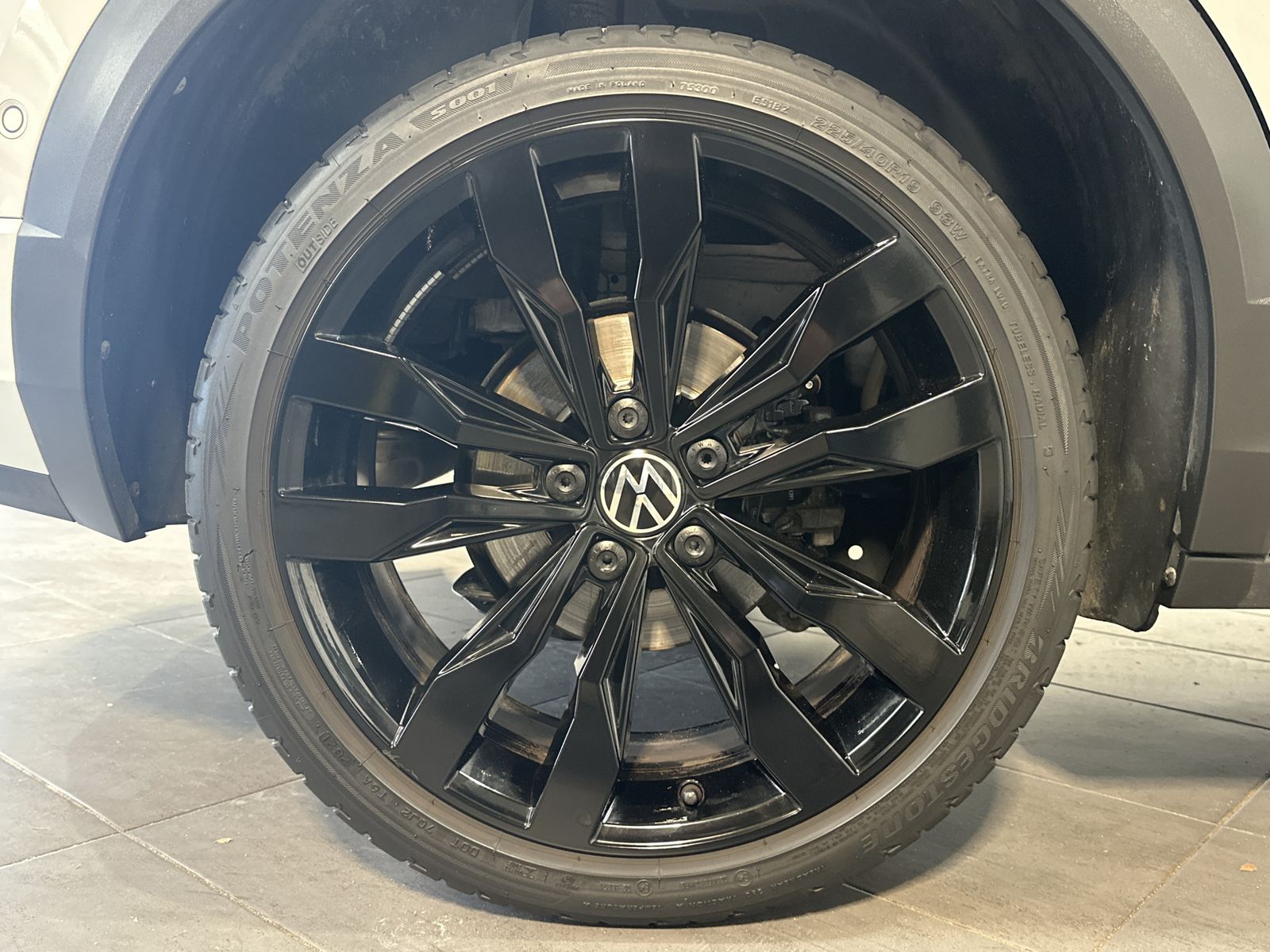 Fahrzeugabbildung Volkswagen T-Roc 2.0 TSI DSG 4M R-Line NAV+LED+PANO+AHK+ACC