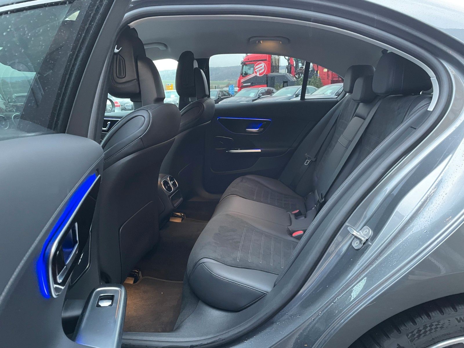 Fahrzeugabbildung Mercedes-Benz C 200 AMG AHK+Memory+R-Kamera+Distr+Ambiente+Key