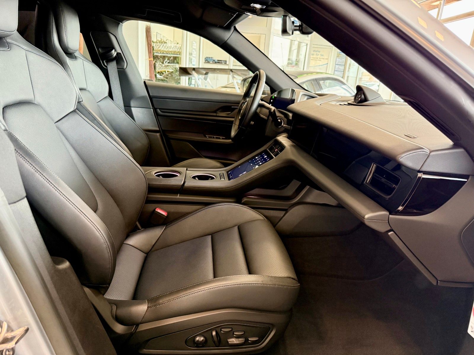 Fahrzeugabbildung Porsche Taycan Sport Turismo Performance/Luftferderung