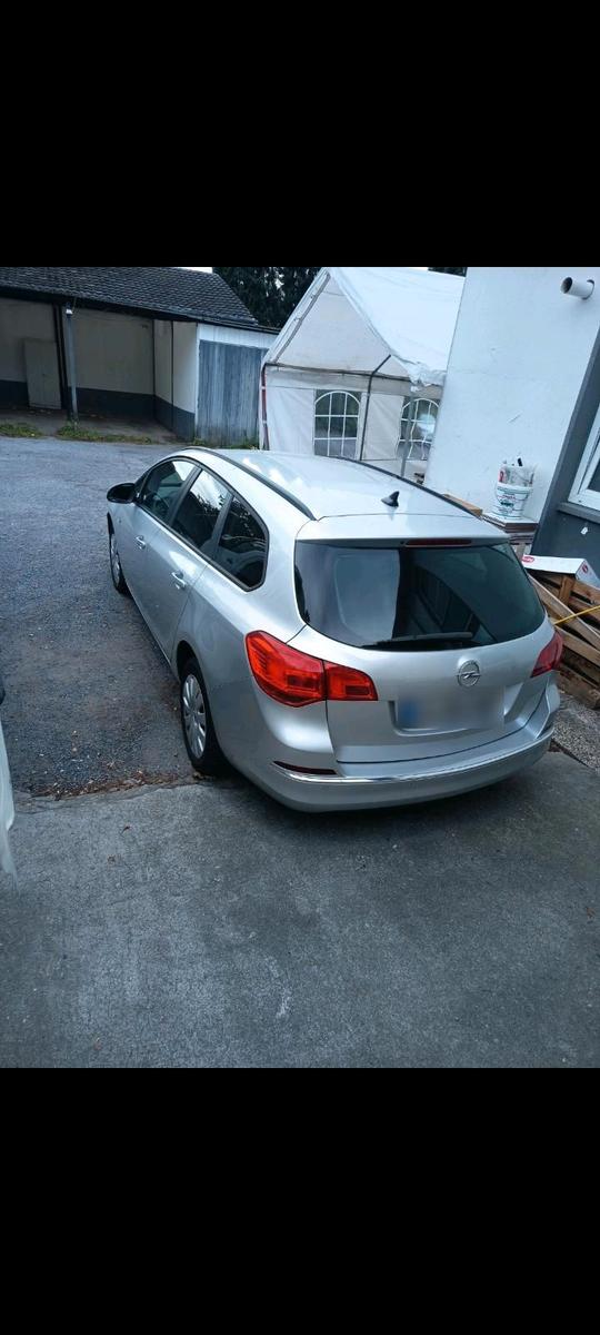 Opel Astra 2012 — interior