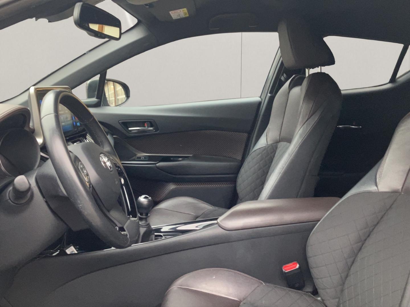 Toyota C-HR 1.2 Turbo Lounge+LEDER+NAV+GJ-RÄDER !!