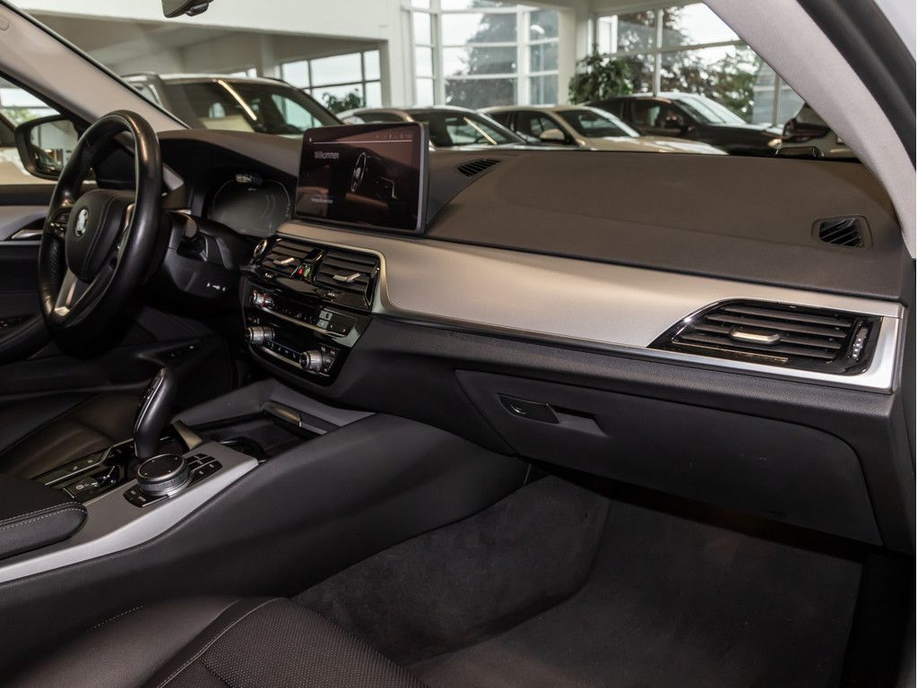 BMW 530e Touring AHK LED ACC NAVI KAMERA SHZ PDC foto 8