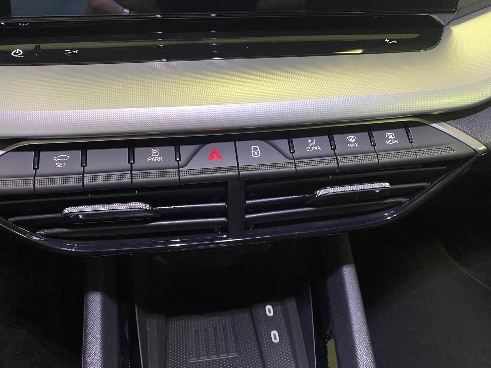 Fahrzeugabbildung SKODA Octavia 2.0 TDI DSG Selection AHK+5J GAR+APP+ACC