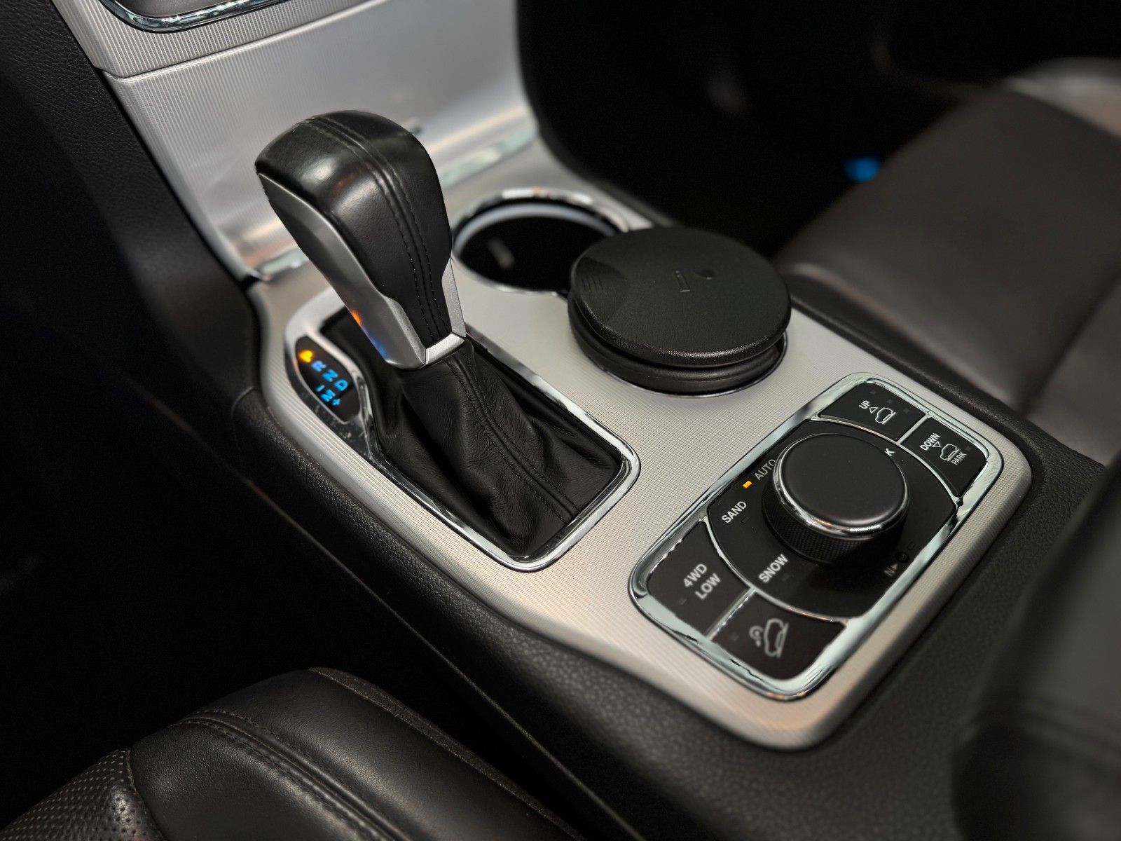 Fahrzeugabbildung Jeep Grand Cherokee 3.0 CRD Summit AHK Luft Pano