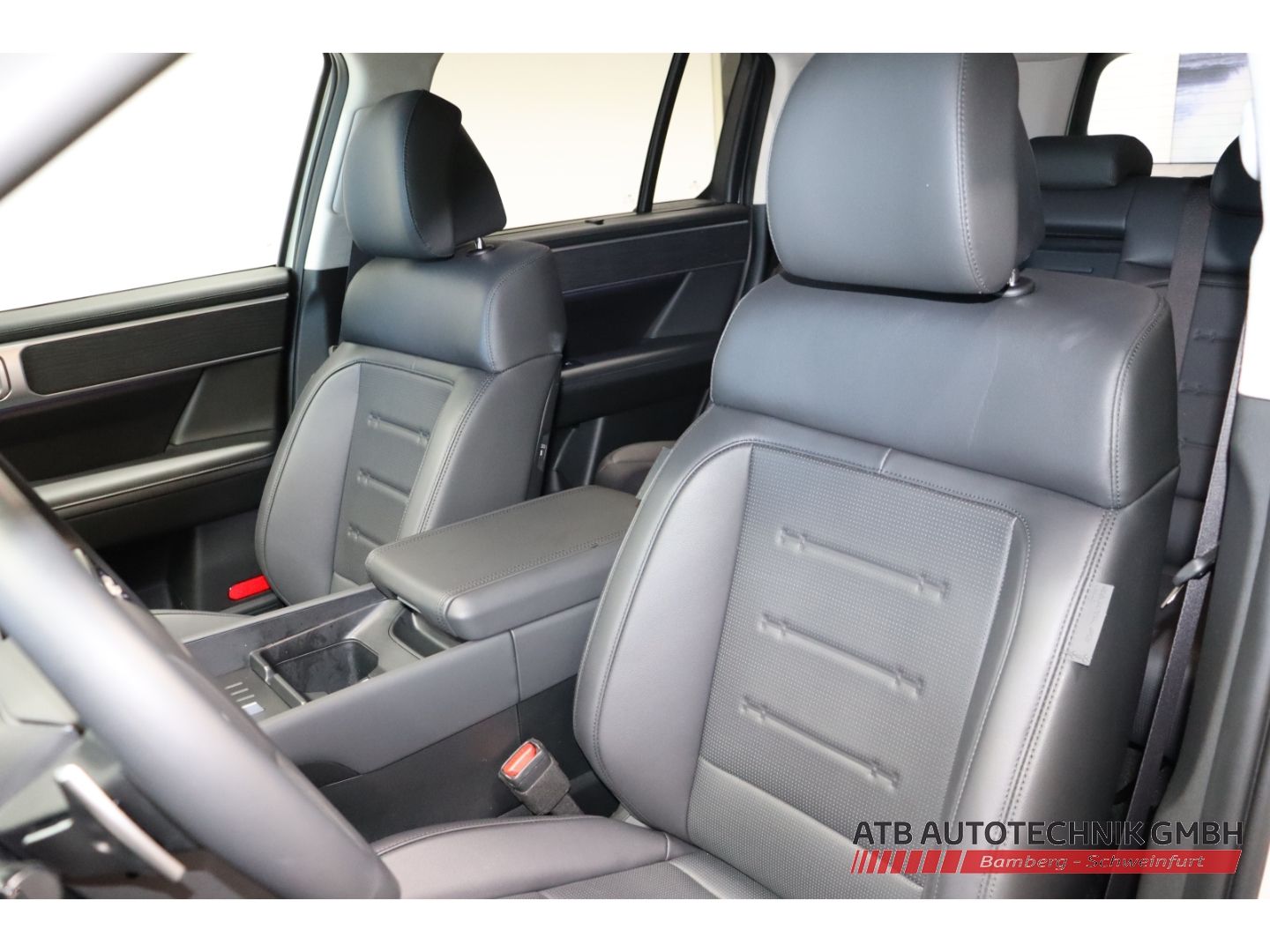 Fahrzeugabbildung Hyundai SANTA FE PHEV 1.6 T-GDI 4WD Signature Navi Leder