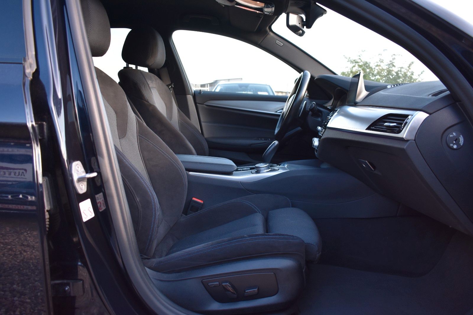 Fahrzeugabbildung BMW 520d Touring xDrive M Sport AHK/LED/KAMERA/TEMP.