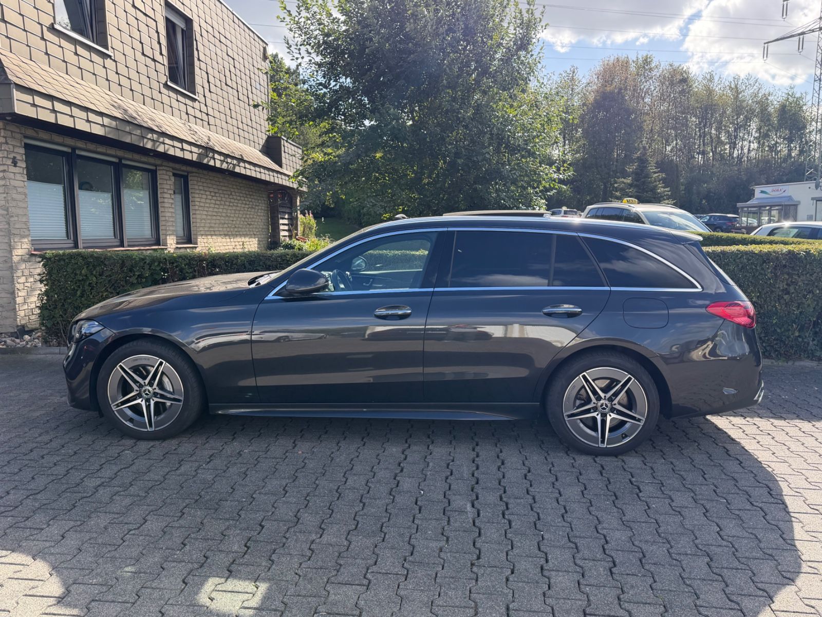 Mercedes-Benz C 300e T AMG Pano Wide LED Burmester AHK imagem 3