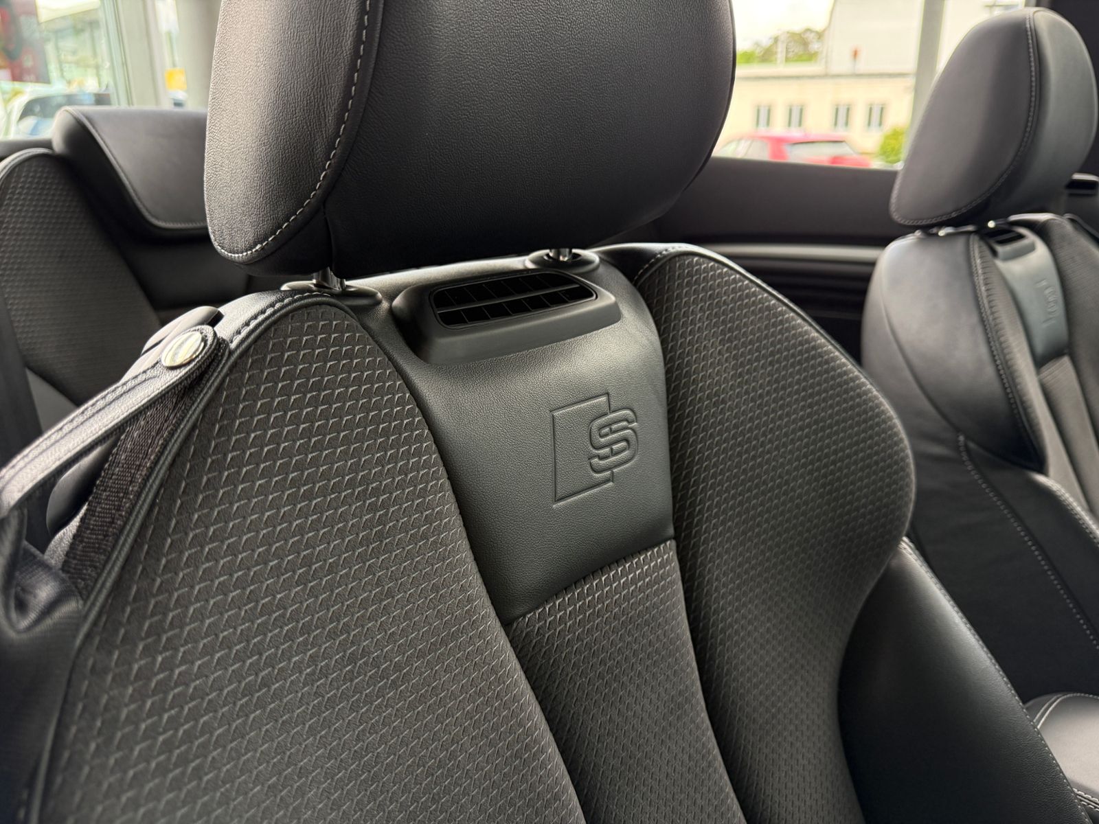 Fahrzeugabbildung Audi A3 Cabriolet S line B&O ACC MATRIX RFK 19"