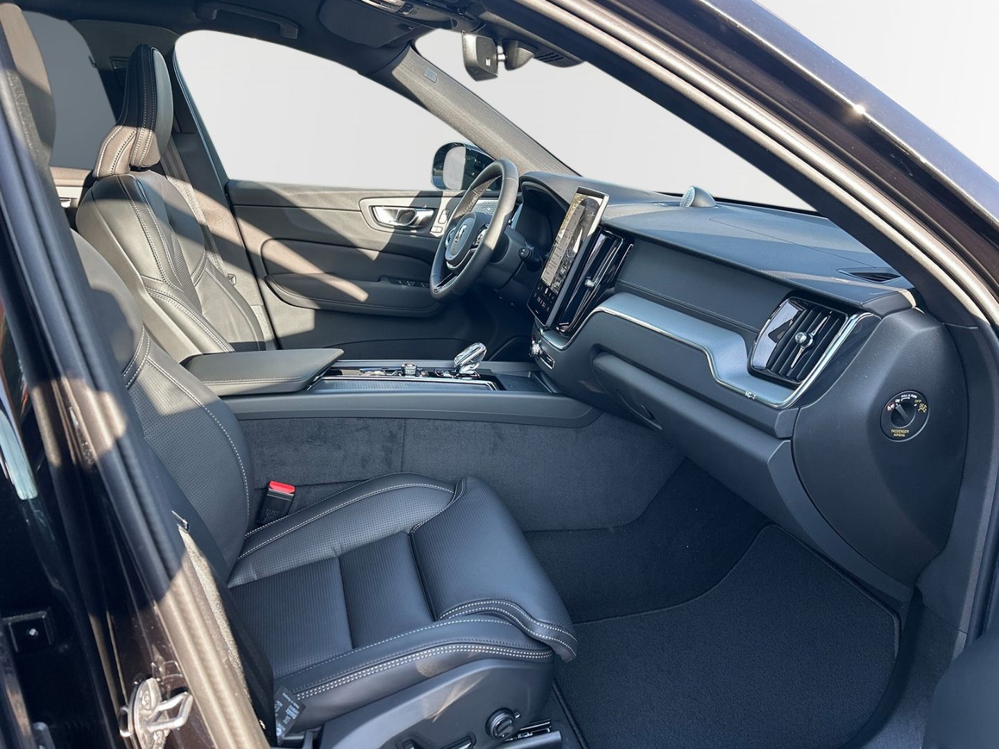 Volvo XC60 Recharge T8 AWD Ultra Black Edition 21'' AC imagem 3