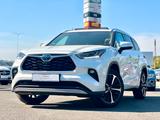 Toyota Highlander Hybrid Luxury - weiße Toyota Highlander