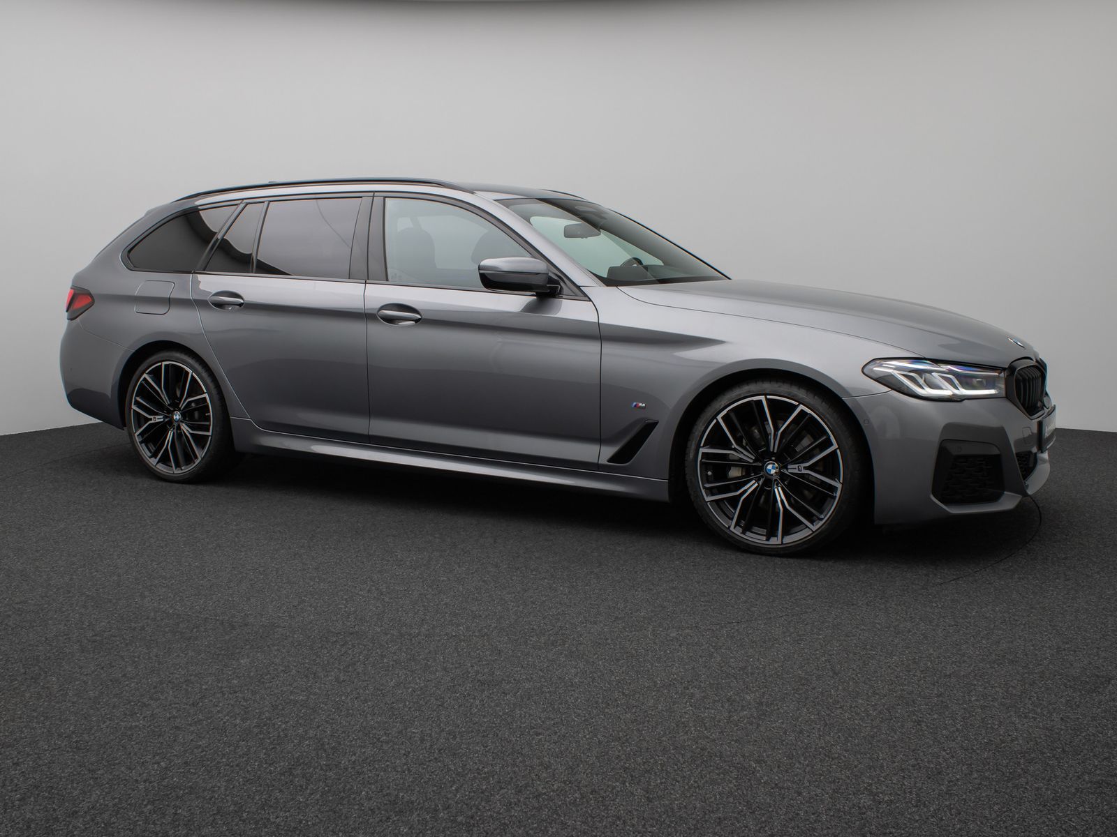 Fahrzeugabbildung BMW 530d M Sport Kamera Laser HUD DAB HiFi Komfort