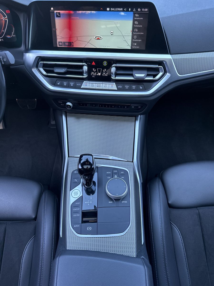 Fahrzeugabbildung BMW 330d Touring xDrive M-Sport NAV+LED+ACC+PANO+KAM