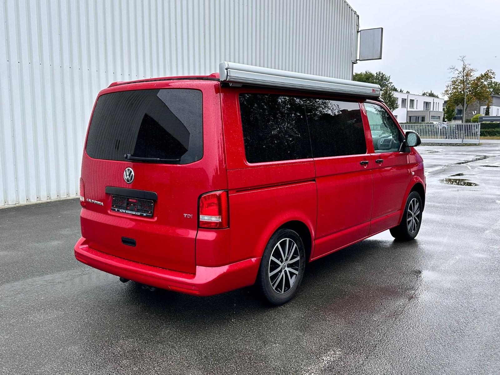 Volkswagen T5 California 2.0 TDI 180 ch DSG / Toit relevable / Chauffage auxiliaire / Store / Couchage