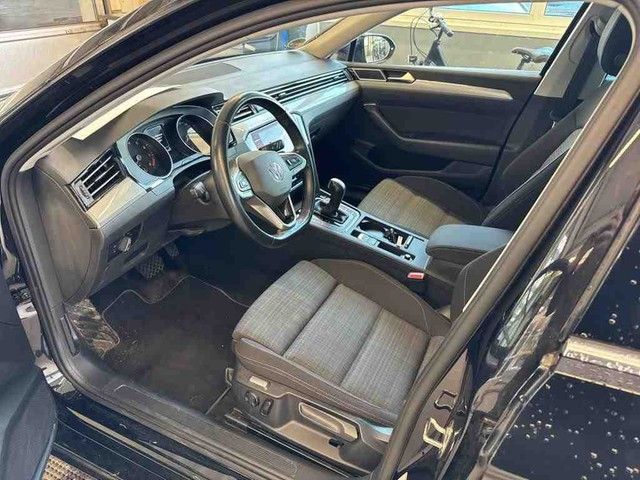 Fahrzeugabbildung Volkswagen Passat Variant 1.5TSI DSG Business LED+ACC+NAVI+