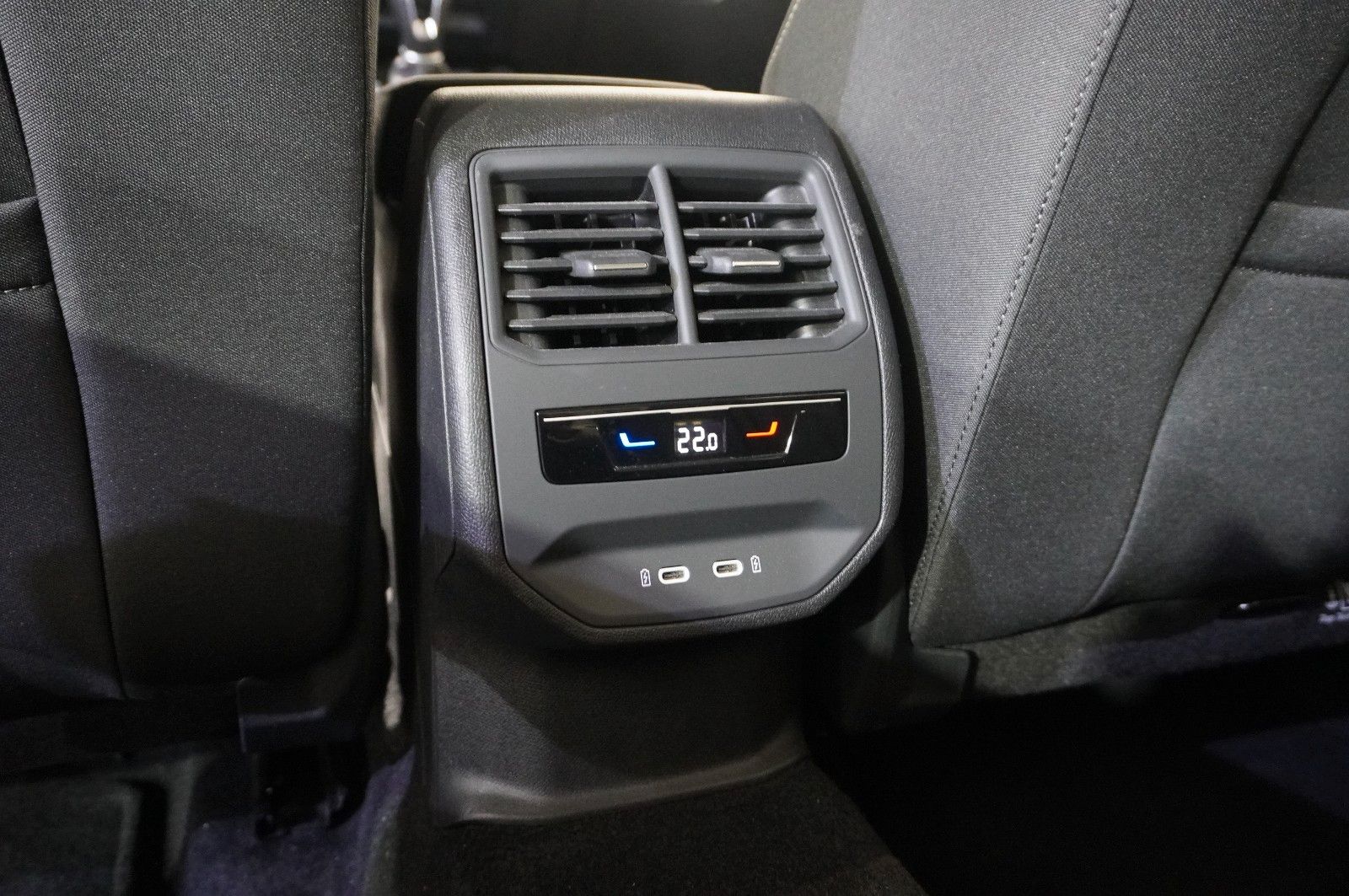 Fahrzeugabbildung SEAT Leon ST 2.0 TDI STYLE NAVI/LED/VIRT/SPORT/SH/DAB