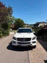 Mercedes-Benz ML 350 4MATIC -Vollausstattung - Mercedes-Benz ML 350 mit Benzin-Antrieb: Automatik