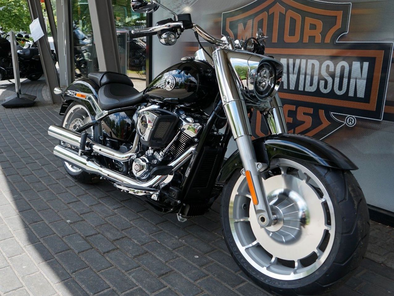 Fahrzeugabbildung Harley-Davidson Fat Boy 117 2025 Vivid Black Sofort Verfügbar