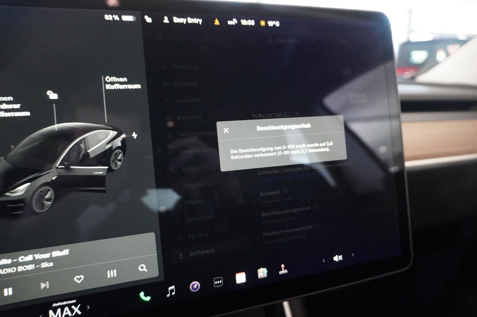 Fahrzeugabbildung Tesla Model 3 LONGRANGE DUAL-MOTOR NAVI/KAMERA/PANO/SH