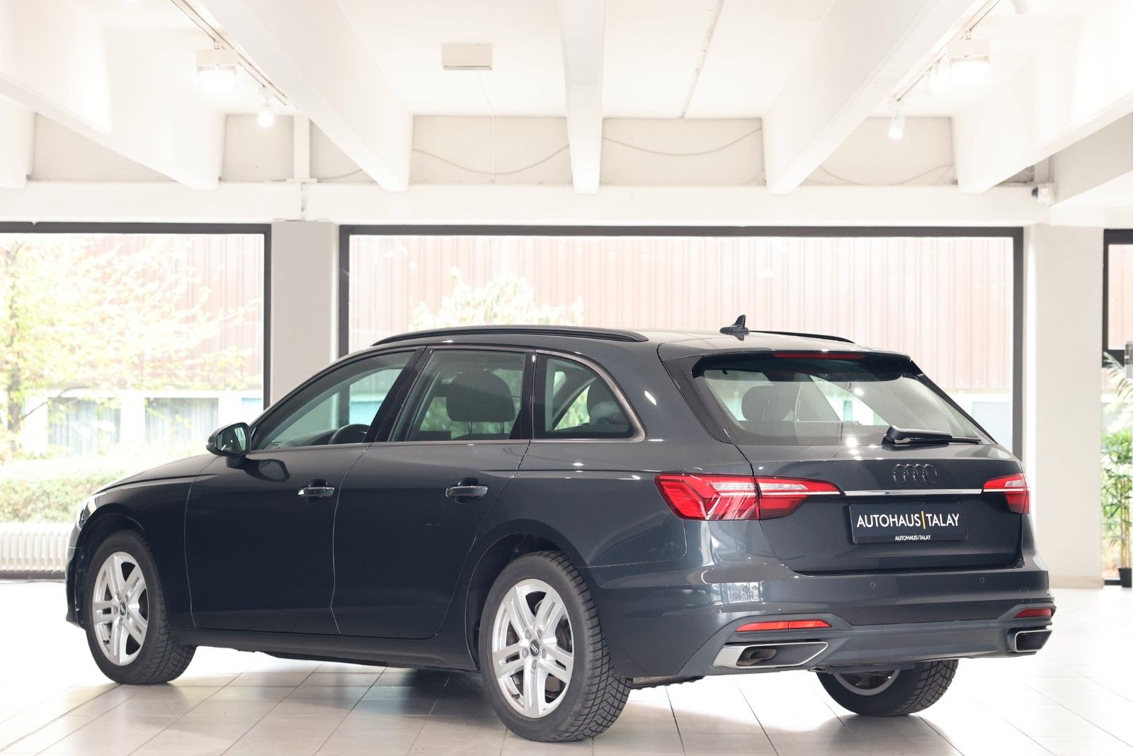 Audi A4 Avant 40 TFSI Sitzhzg*KAM*PDC*8-Fach Bereift imagem 3