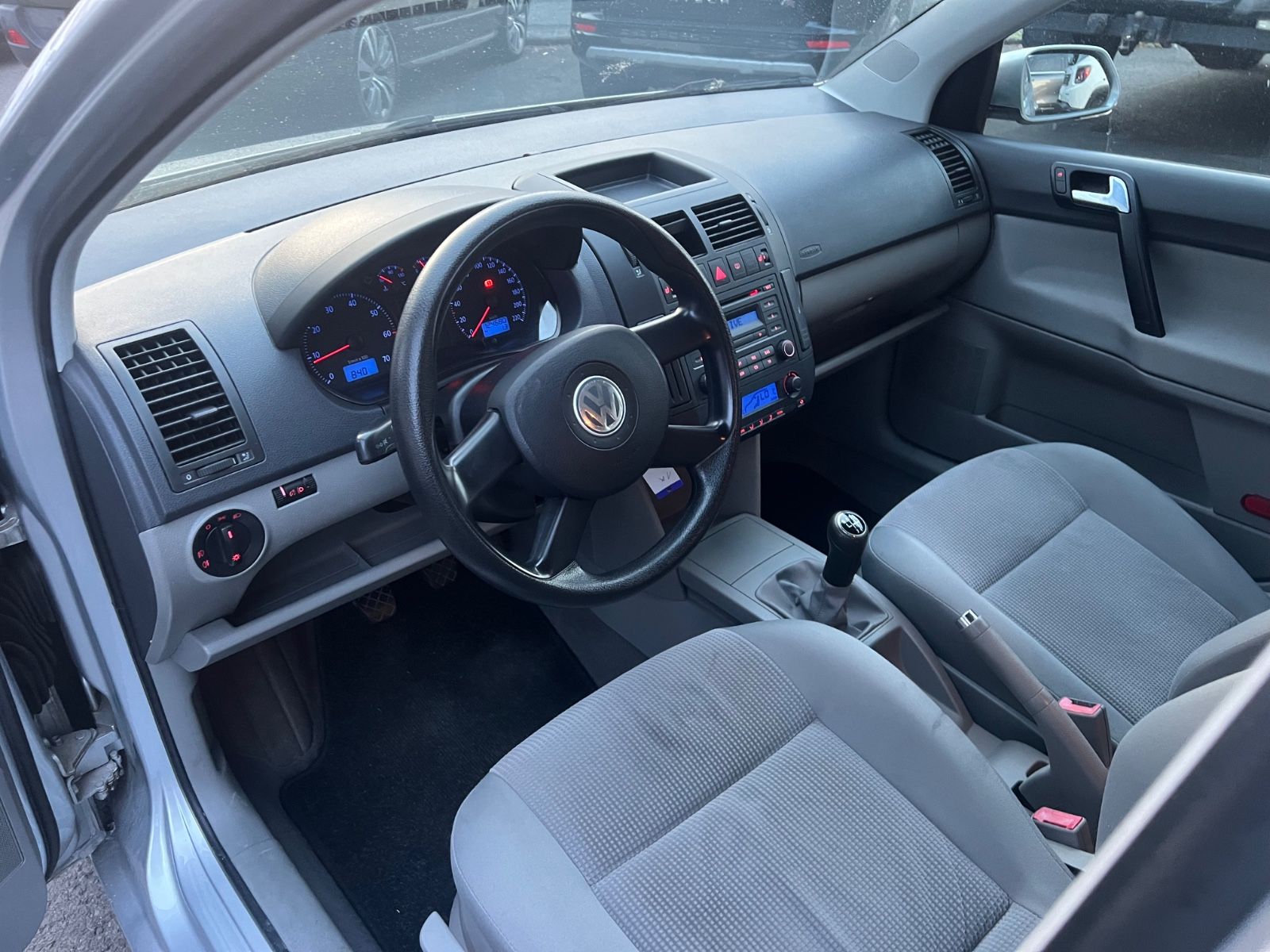 Fahrzeugabbildung Volkswagen Polo IV Comfortline *SITZHEIZUNG* TÜV NEU *
