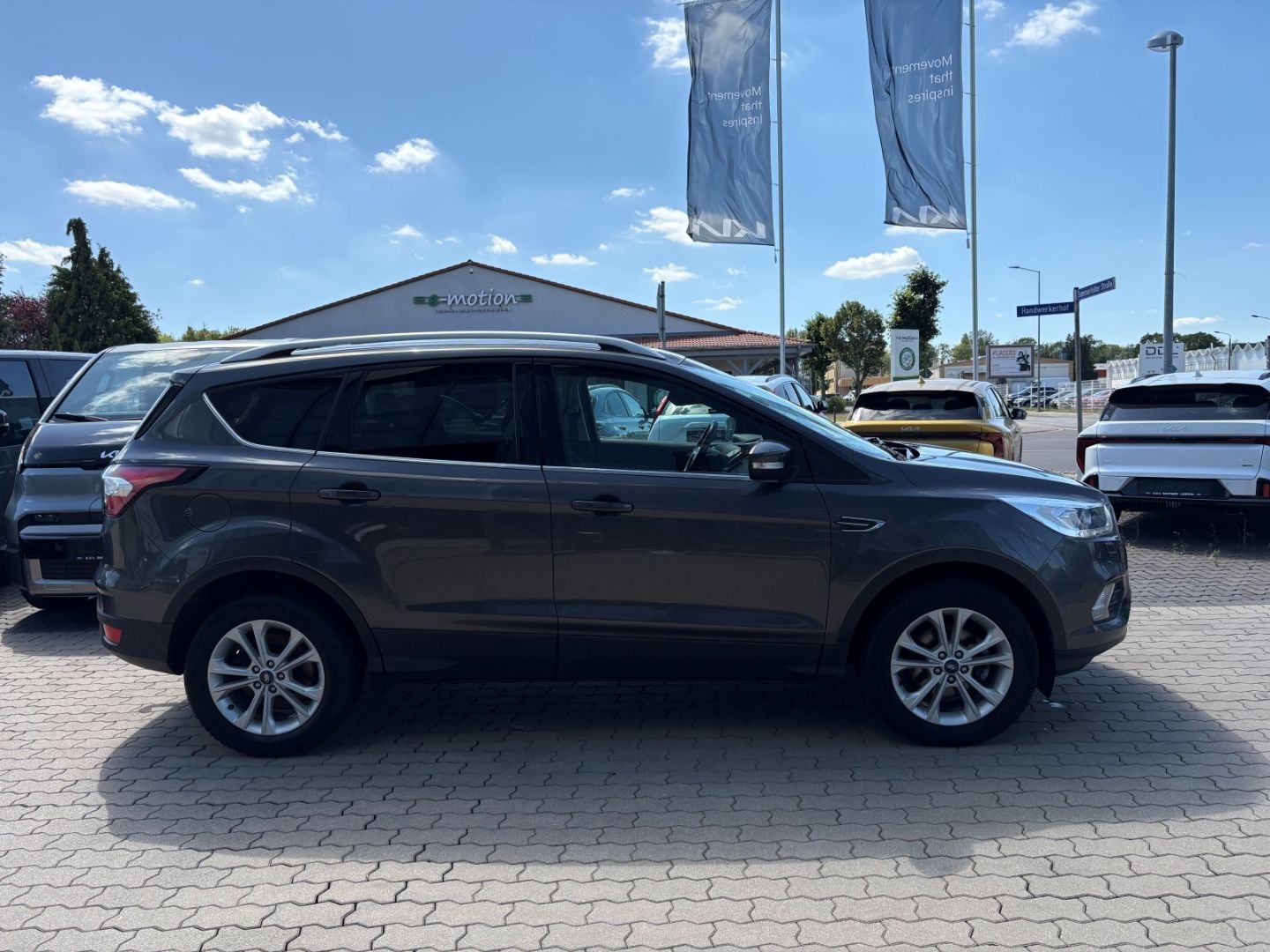 Fahrzeugabbildung Ford Kuga Titanium AHK Beheizbare WSS Allwetter
