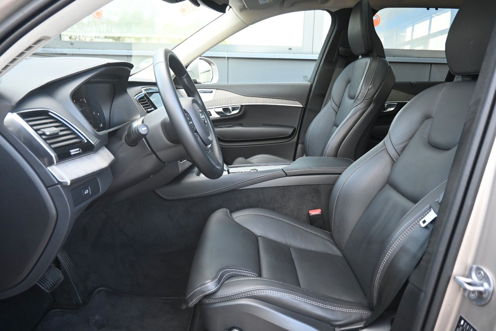 Fahrzeugabbildung Volvo XC90 B5D AWD Ultimate Bright*LED*PANO*STHZ*B&W*