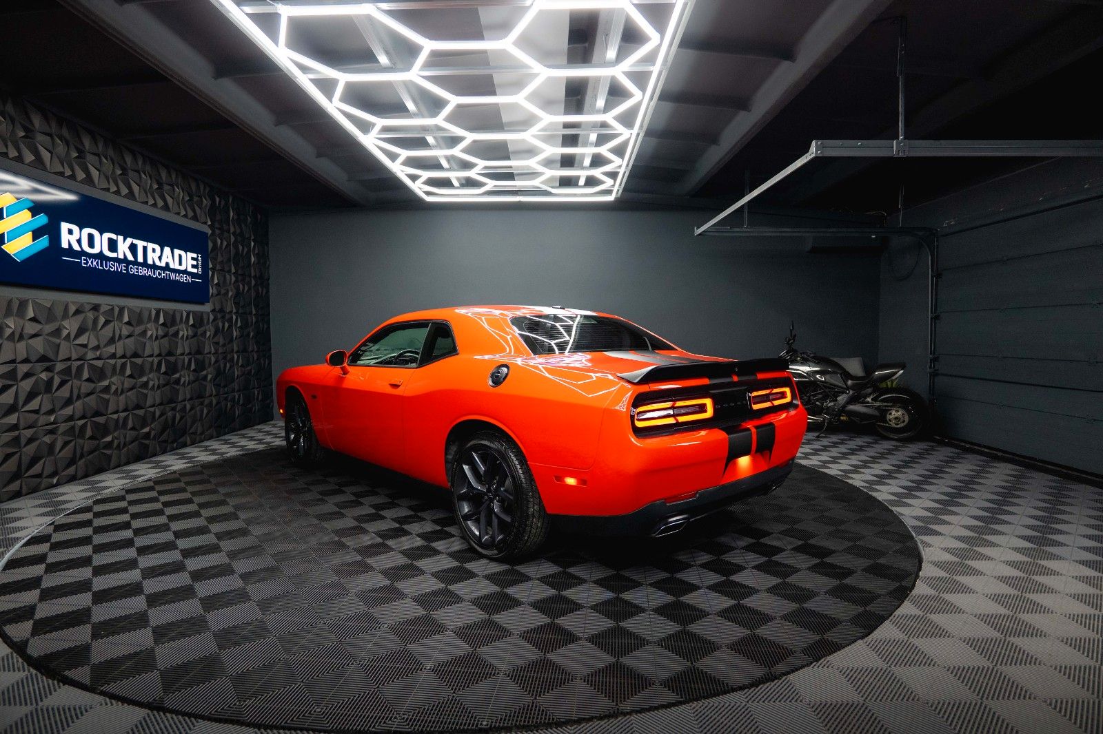 Fahrzeugabbildung Dodge Challenger 3.6 V6 GT SRT Styling *LED*1.Hand*19%