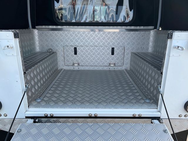 Fahrzeugabbildung Land Rover Defender 110 2,2 TD4 Crew Cab Sonderumbau