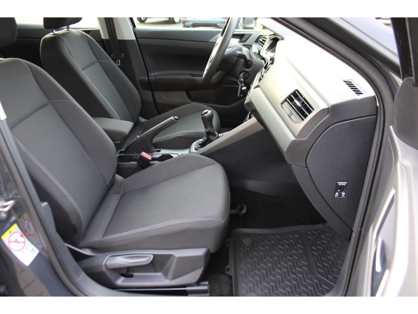 Fahrzeugabbildung Volkswagen Polo VI Comfortline Navi TWA GRA PDC Radio/CD 8