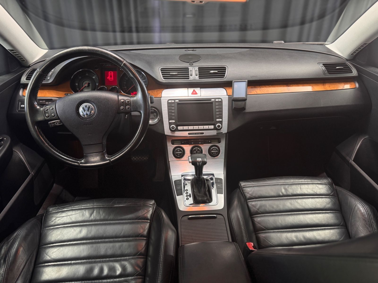 Fahrzeugabbildung Volkswagen Passat Variant Highline|DSG|NAVI|LEDER|TÜV 12/25