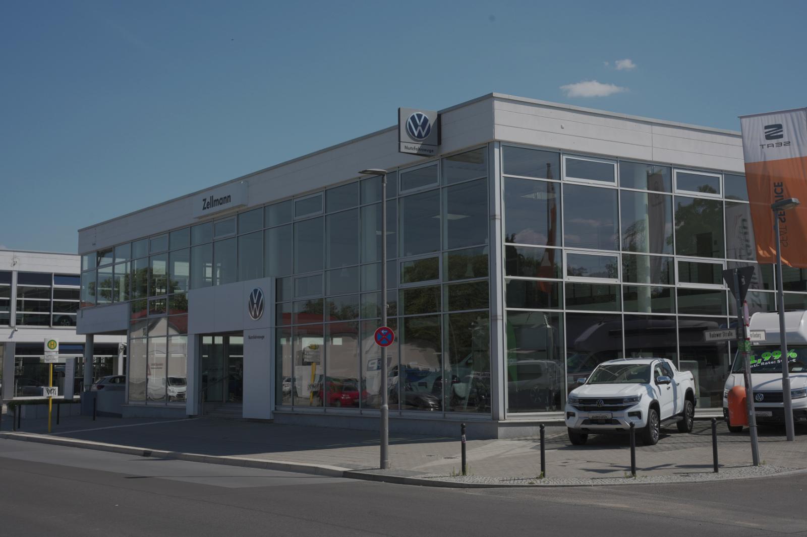 showroom-image-top
